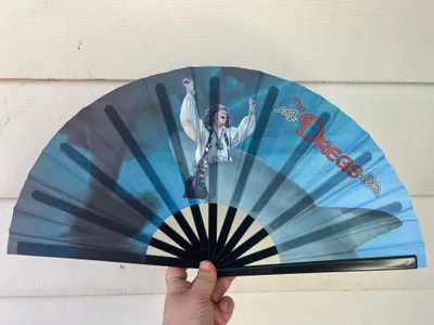 Created some fans to celebrate a friend They arrived very quickly although some of them came unglued when used