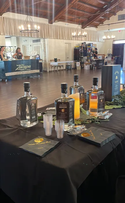 CustomPromoNow.co.uk - Custom Foil Stamped Beverage Napkin